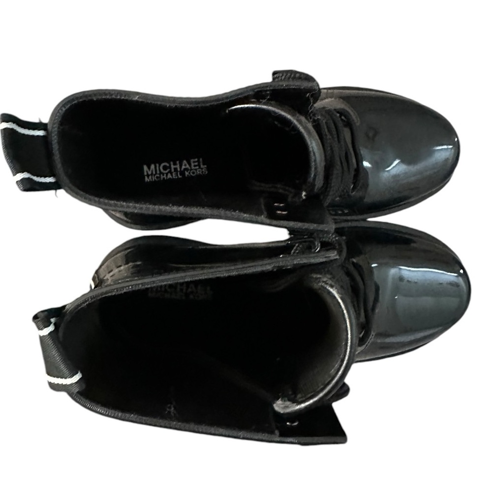 Women’s Michael Kors Black Patent Leather Boots w / Logo Backstrap, Size 7. - Picture 7 of 9